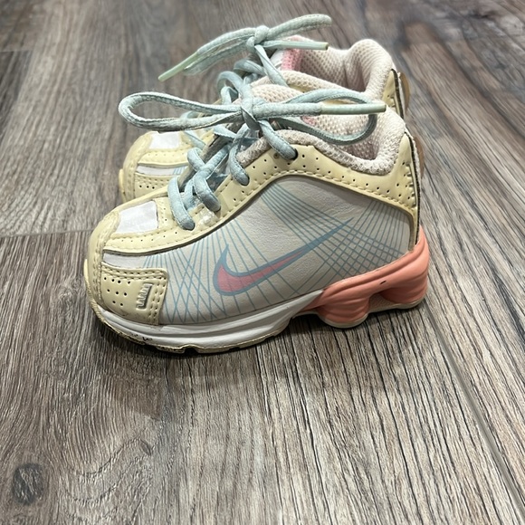 Like new baby Nike shoes - Picture 4 of 8